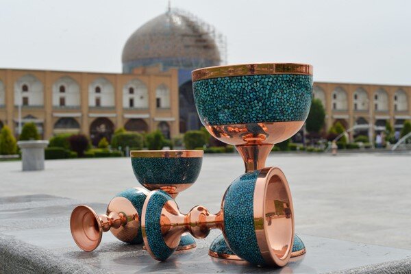 مخالفت مجمع هنرمندان صنایع دستی با برگزاری